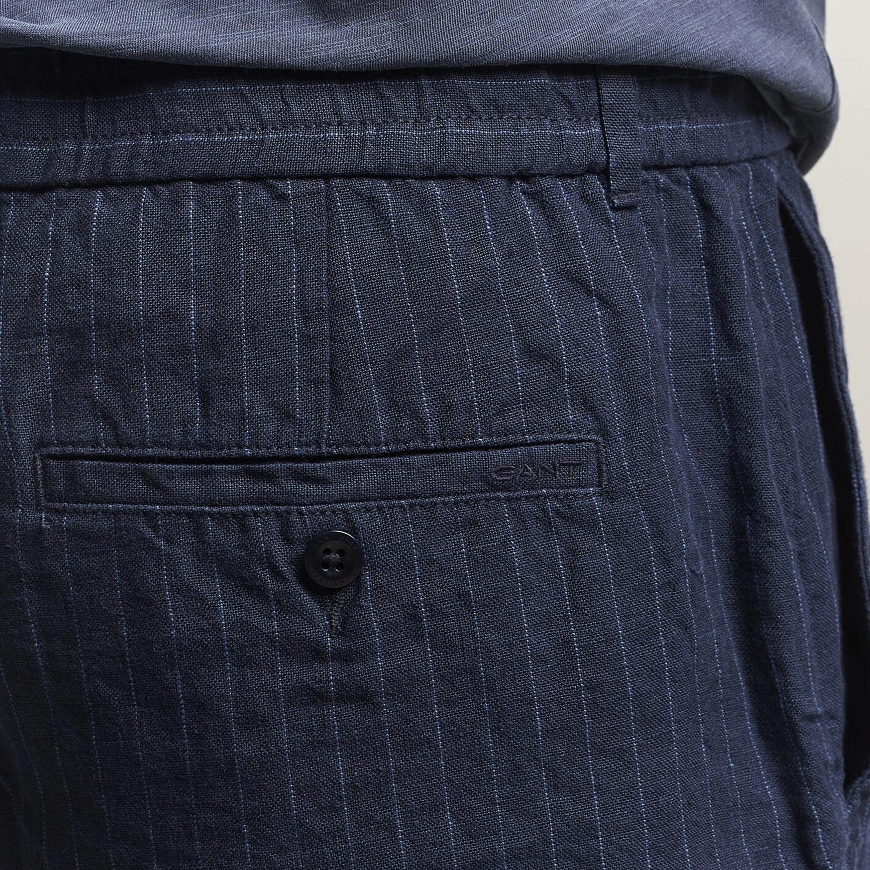 شورت كتان رجالي مخطط بخصر متوسط الارتفاع وإغلاق بزر ورباط من غانت-men-clothing-bottoms-shorts-image-3