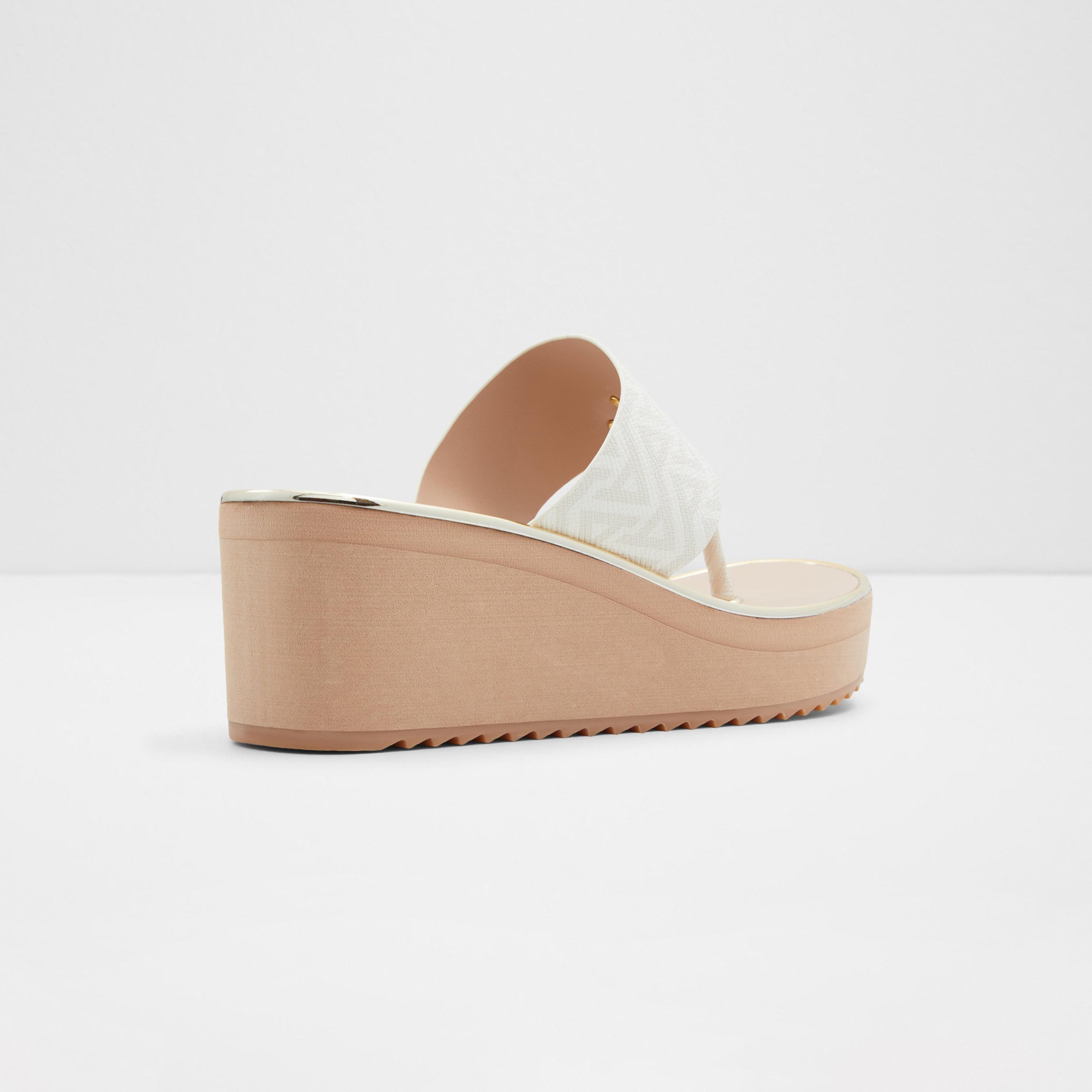 Open clearance toe wedges