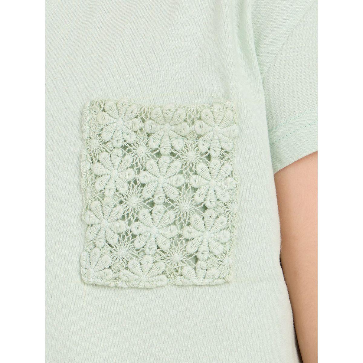 تيشيرت بجيب بتفاصيل كروشيه-girls-clothing-tshirts-image-4