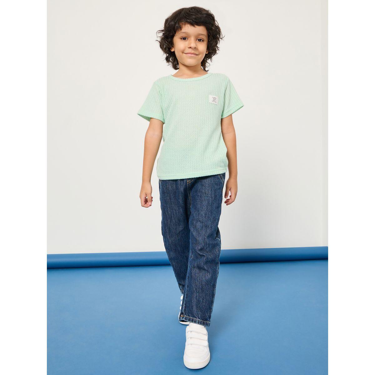 تيشيرت محبوك مزين بشارة-boys-clothing-tshirtsandpolos-image-1