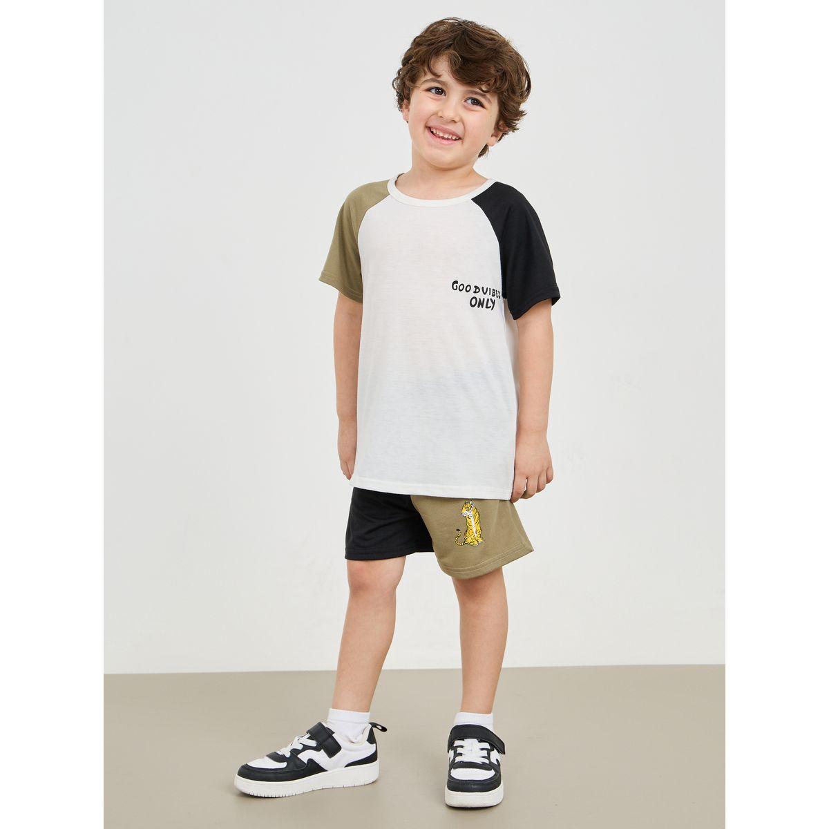 مجموعة من شورت وتيشيرت بنمط كتل الالوان-boys-clothing-setsandcoords-image-1