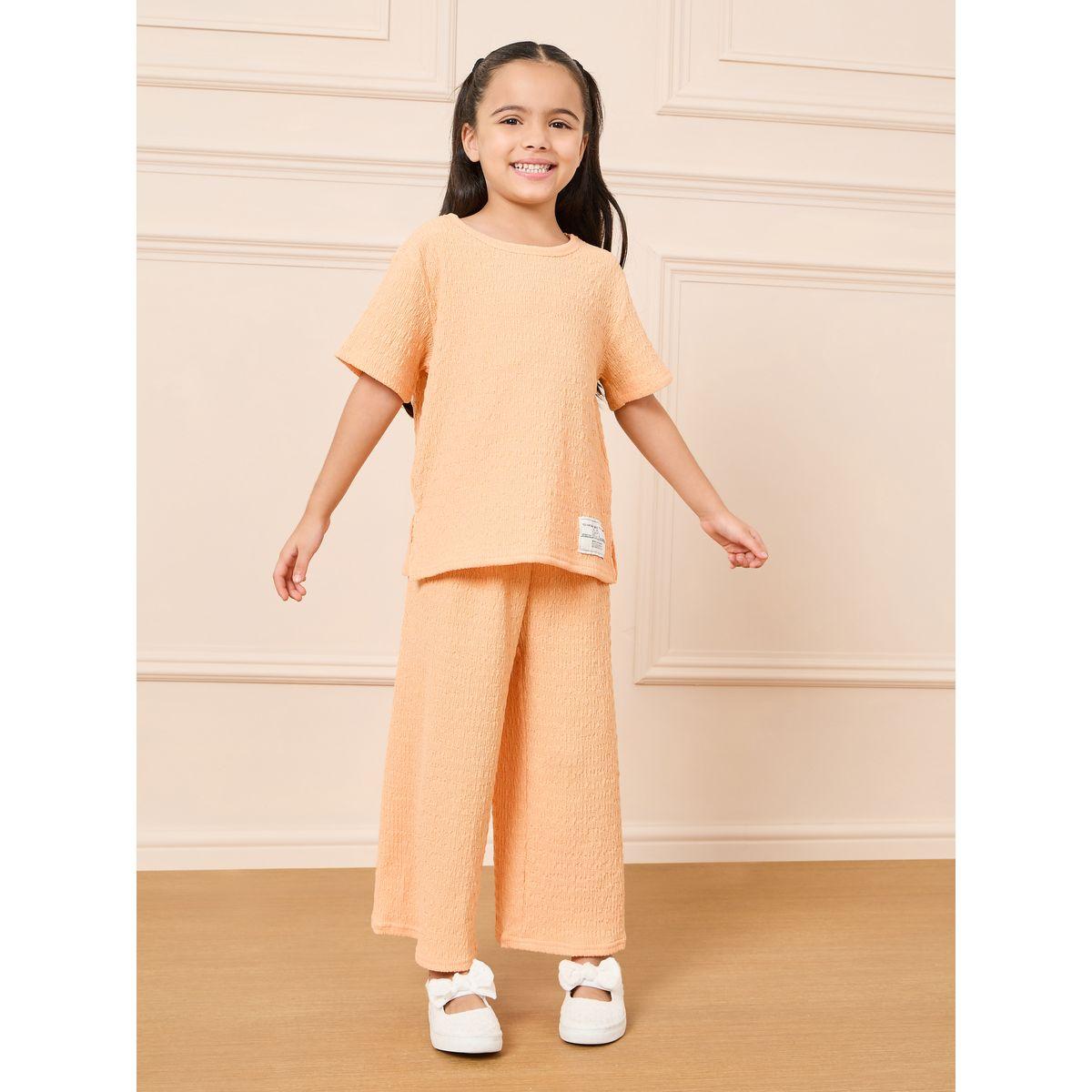 طقم من بنطال بأرجل واسعة وتيشيرت مزين بشارة-girls-clothing-setsandcoords-image-1