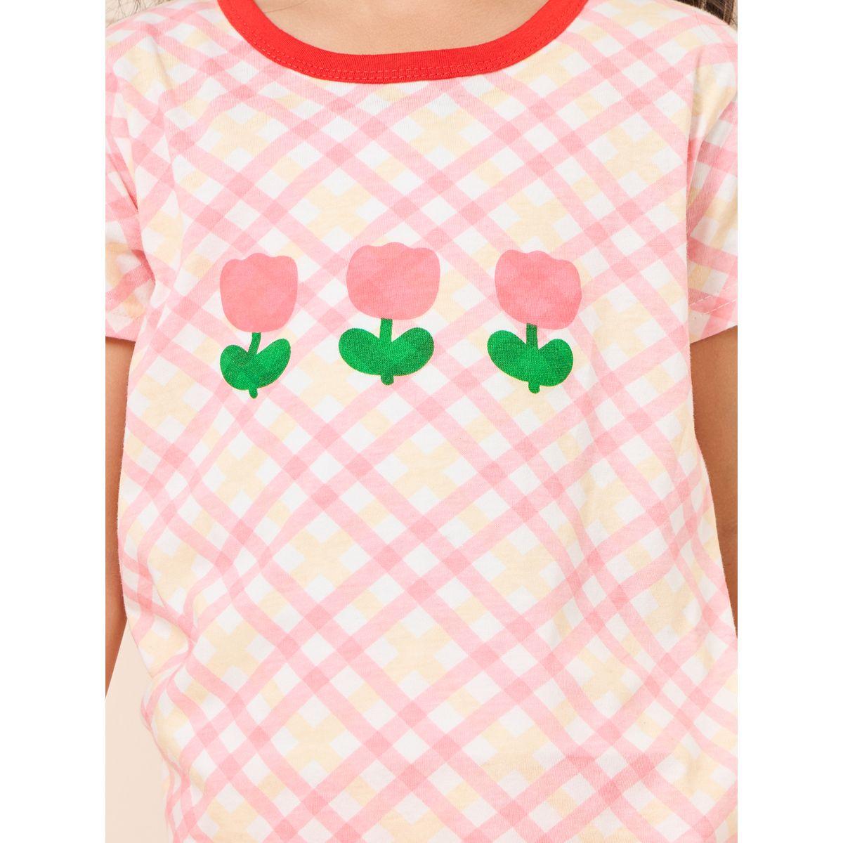مجموعة من شورت وتيشيرت بطبعة مربعات-girls-clothing-nightwear-image-3