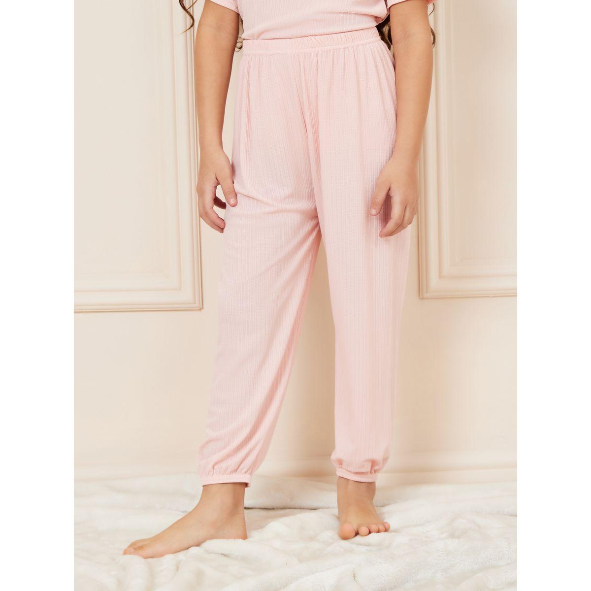 مجموعة من بنطال بيجاما وتيشيرت بتفاصيل محبوكة-girls-clothing-nightwear-image-4