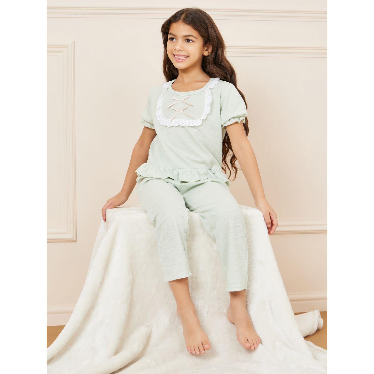 طقم من بنطال بيجاما وتيشيرت بتفاصيل دانتيل-girls-clothing-nightwear-image-1