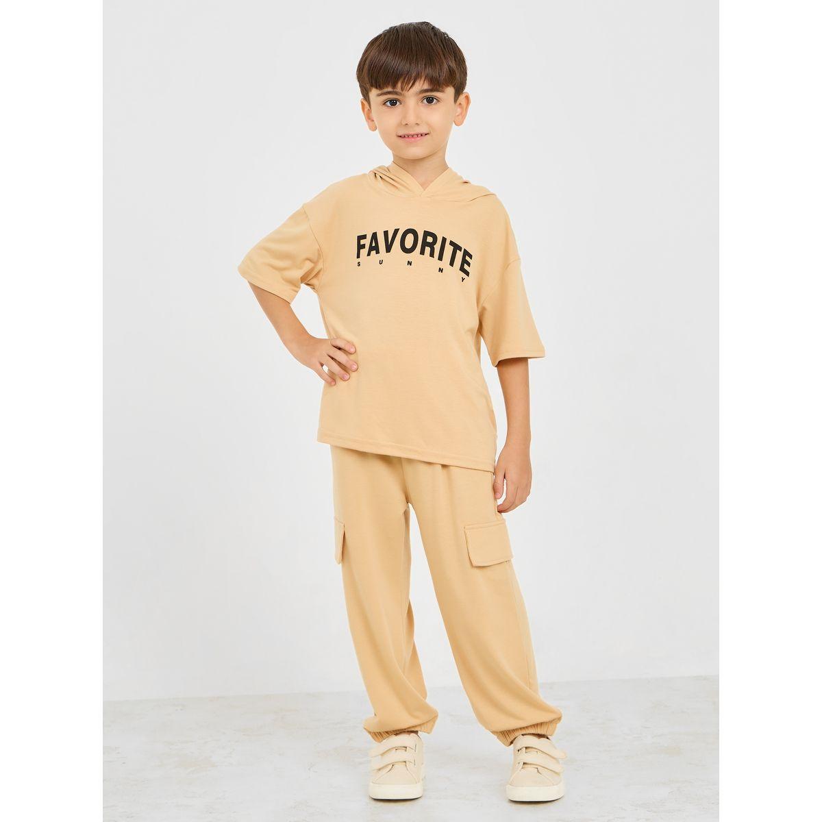 مجموعة من جوغر بجيوب كارجو مع هودي بطبعة كتابة-boys-clothing-setsandcoords-image-1