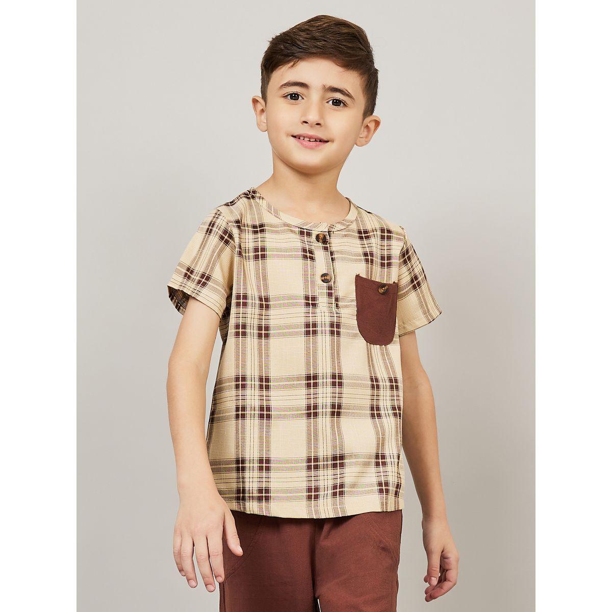 مجموعة من بنطال وتيشيرت بتفاصيل جيب-boys-clothing-setsandcoords-image-2