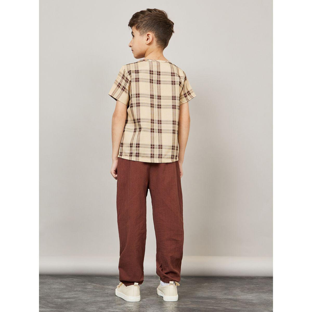 مجموعة من بنطال وتيشيرت بتفاصيل جيب-boys-clothing-setsandcoords-image-5