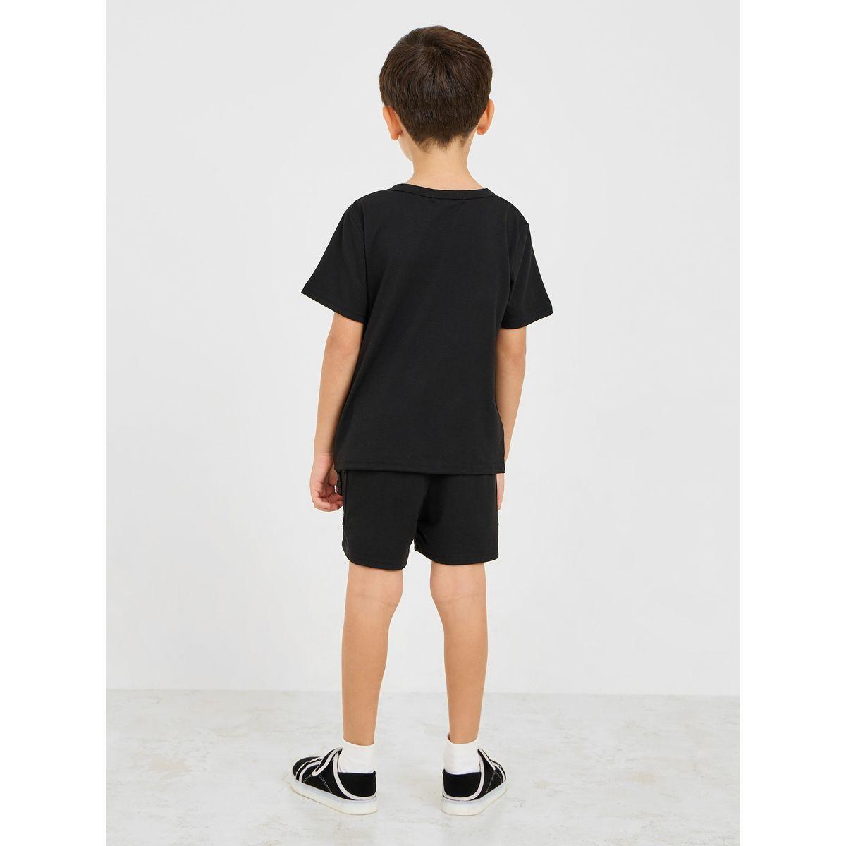 مجموعة من شورت وتيشيرت بتفاصيل جيب-boys-clothing-setsandcoords-image-4