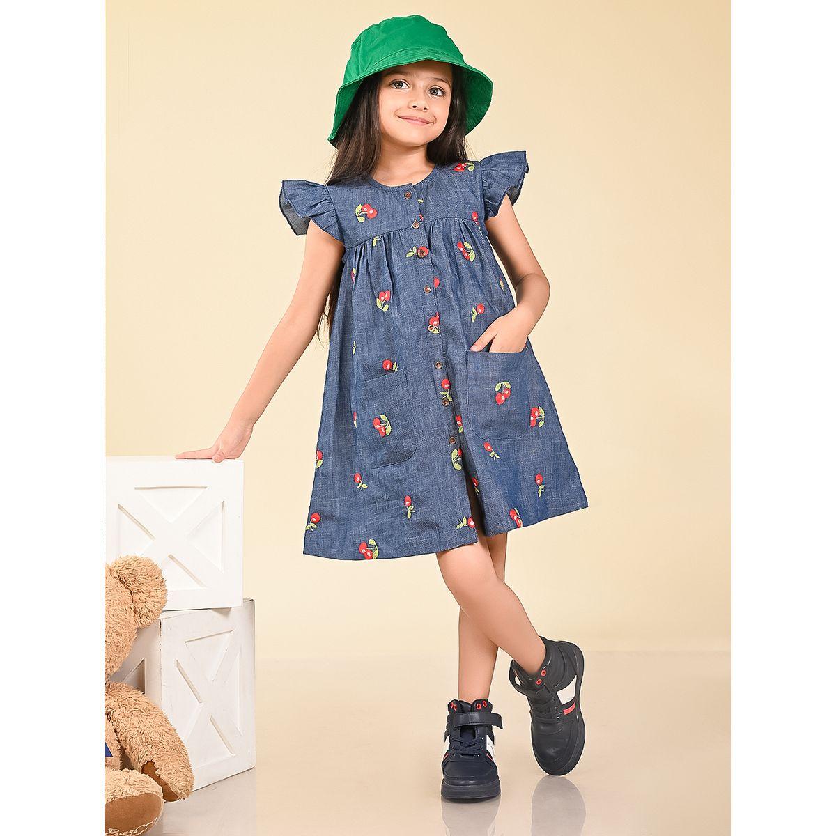 فستان دنيم بتفاصيل مُطرّزة بزهور مع جيب ليل بيكس × ستايلي-girls-clothing-dressesandjumpsuits-image-1