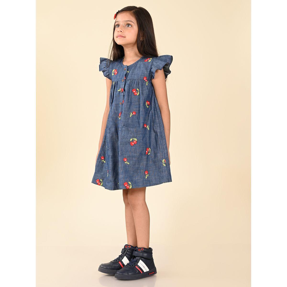 فستان دنيم بتفاصيل مُطرّزة بزهور مع جيب ليل بيكس × ستايلي-girls-clothing-dressesandjumpsuits-image-3