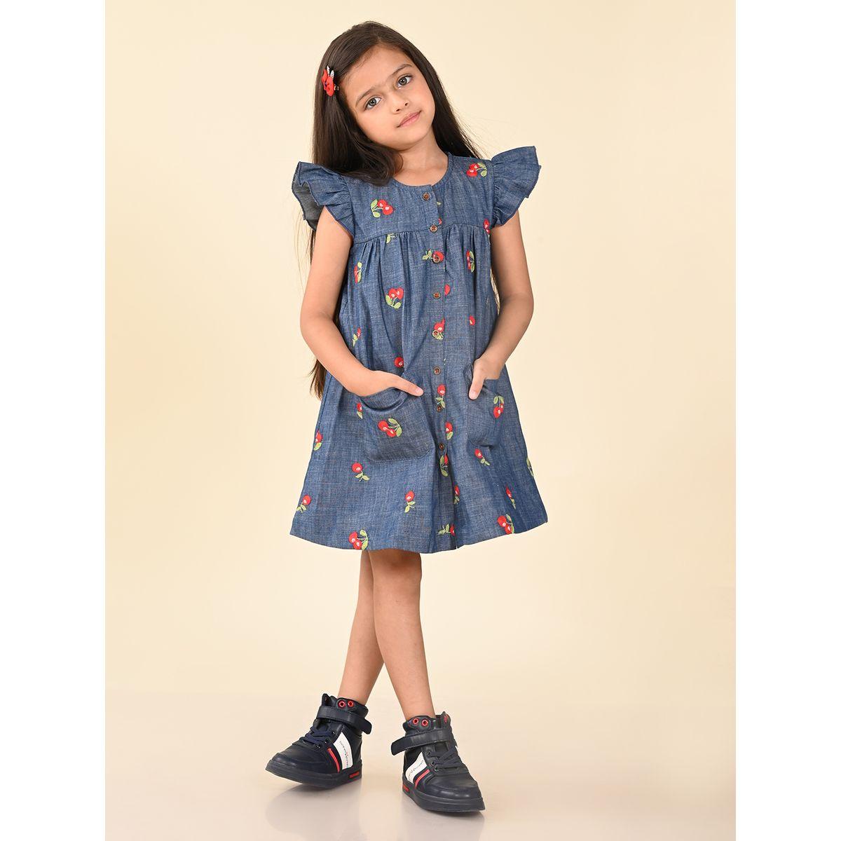 فستان دنيم بتفاصيل مُطرّزة بزهور مع جيب ليل بيكس × ستايلي-girls-clothing-dressesandjumpsuits-image-4