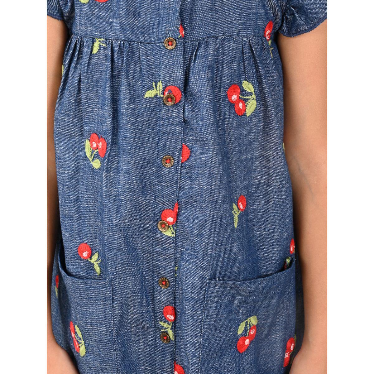 فستان دنيم بتفاصيل مُطرّزة بزهور مع جيب ليل بيكس × ستايلي-girls-clothing-dressesandjumpsuits-image-5