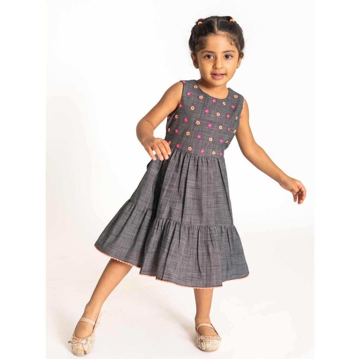 فستان مخطط بتفاصيل مُطرّزة بزهور-girls-clothing-dressesandjumpsuits-image-1