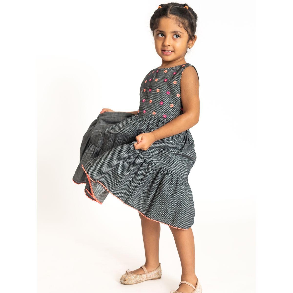 فستان مخطط بتفاصيل مُطرّزة بزهور-girls-clothing-dressesandjumpsuits-image-3
