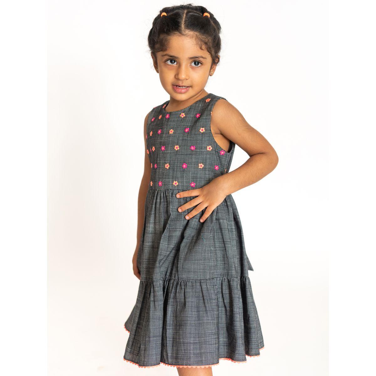 فستان مخطط بتفاصيل مُطرّزة بزهور-girls-clothing-dressesandjumpsuits-image-4