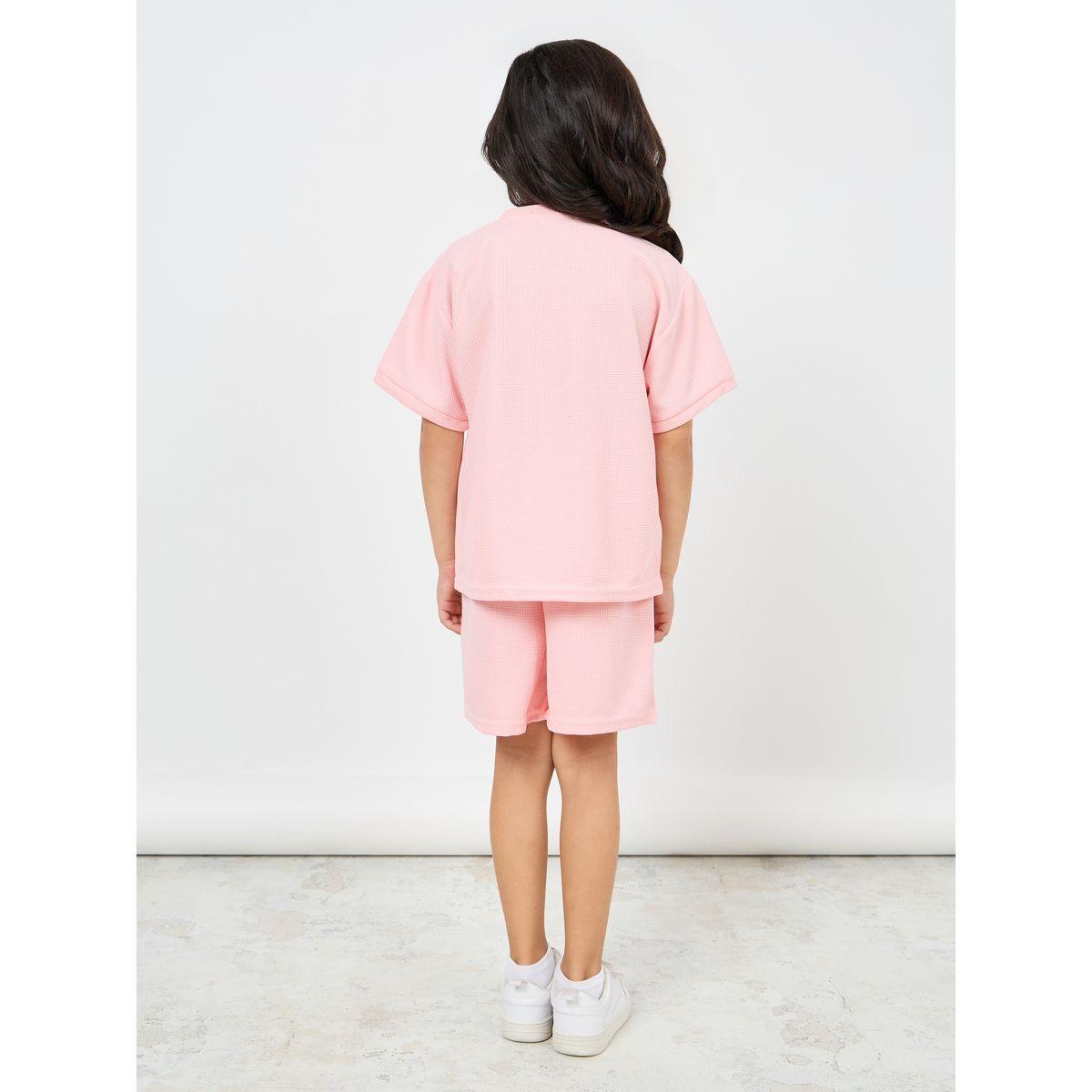 مجموعة من شورت وتيشيرت فضفاض بنمط وافل-girls-clothing-setsandcoords-image-4