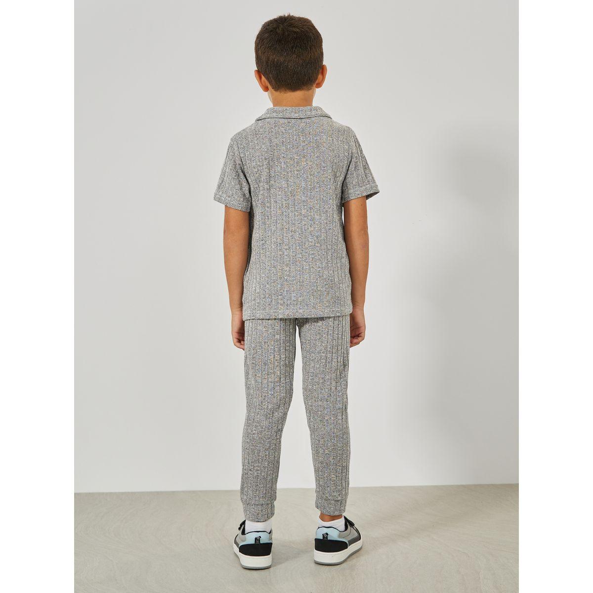 مجموعة من جوغر وتيشيرت بولو بتفاصيل محبوكة-boys-clothing-setsandcoords-image-4