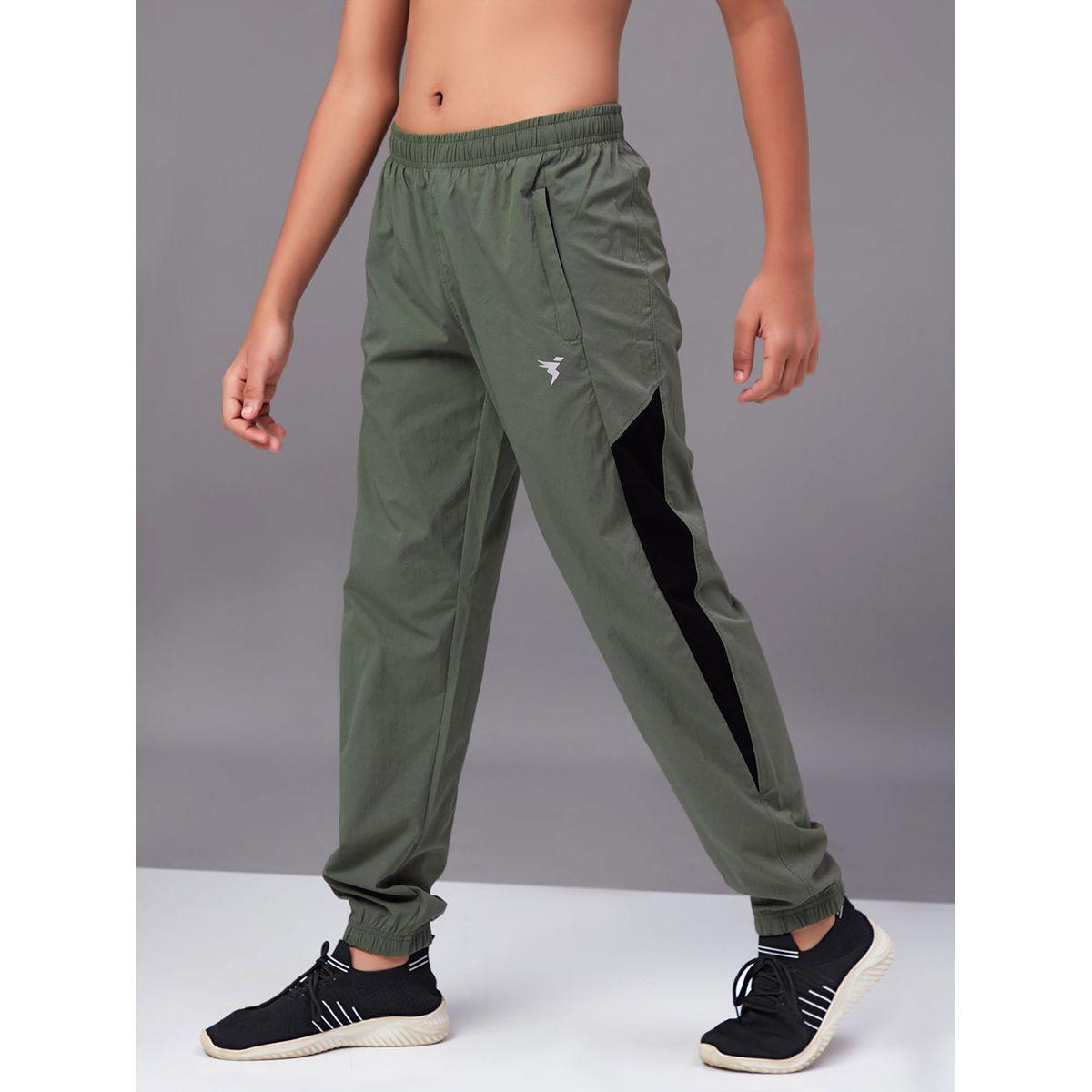 جوغر قابل للتمدد بتفاصيل مُتباينة تكنوسبورت × ستايلي-boys-clothing-bottoms-joggersandtrackpants-image-2