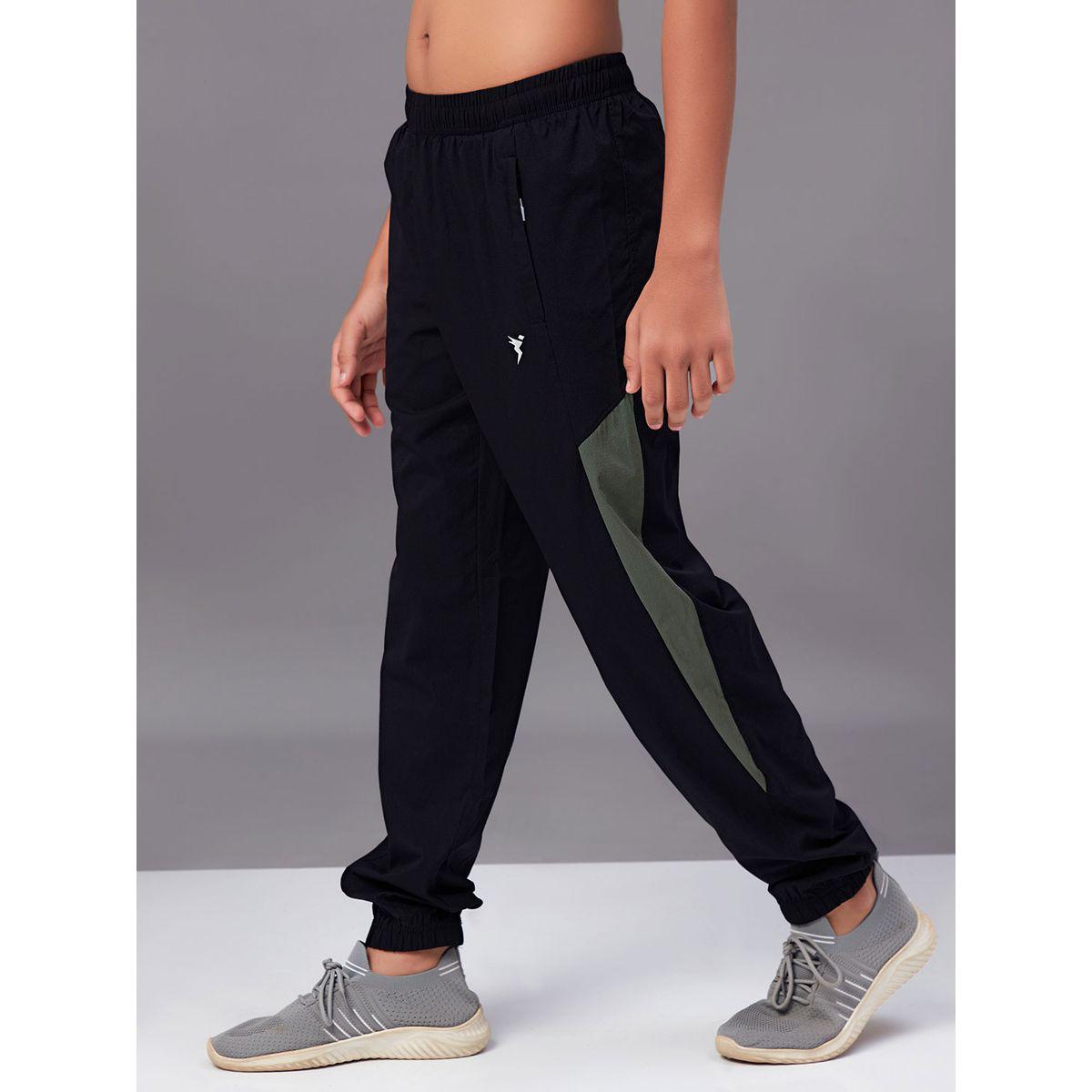 جوغر قابل للتمدد بتفاصيل مُتباينة تكنوسبورت × ستايلي-boys-clothing-bottoms-joggersandtrackpants-image-2