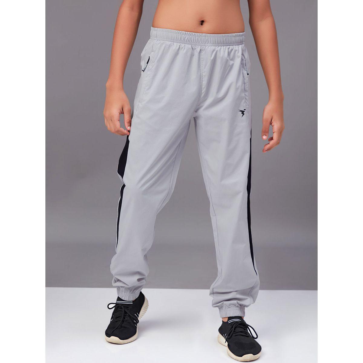 جوغر قابل للتمدد بتفاصيل مُتباينة تكنوسبورت × ستايلي-boys-clothing-bottoms-joggersandtrackpants-image-1