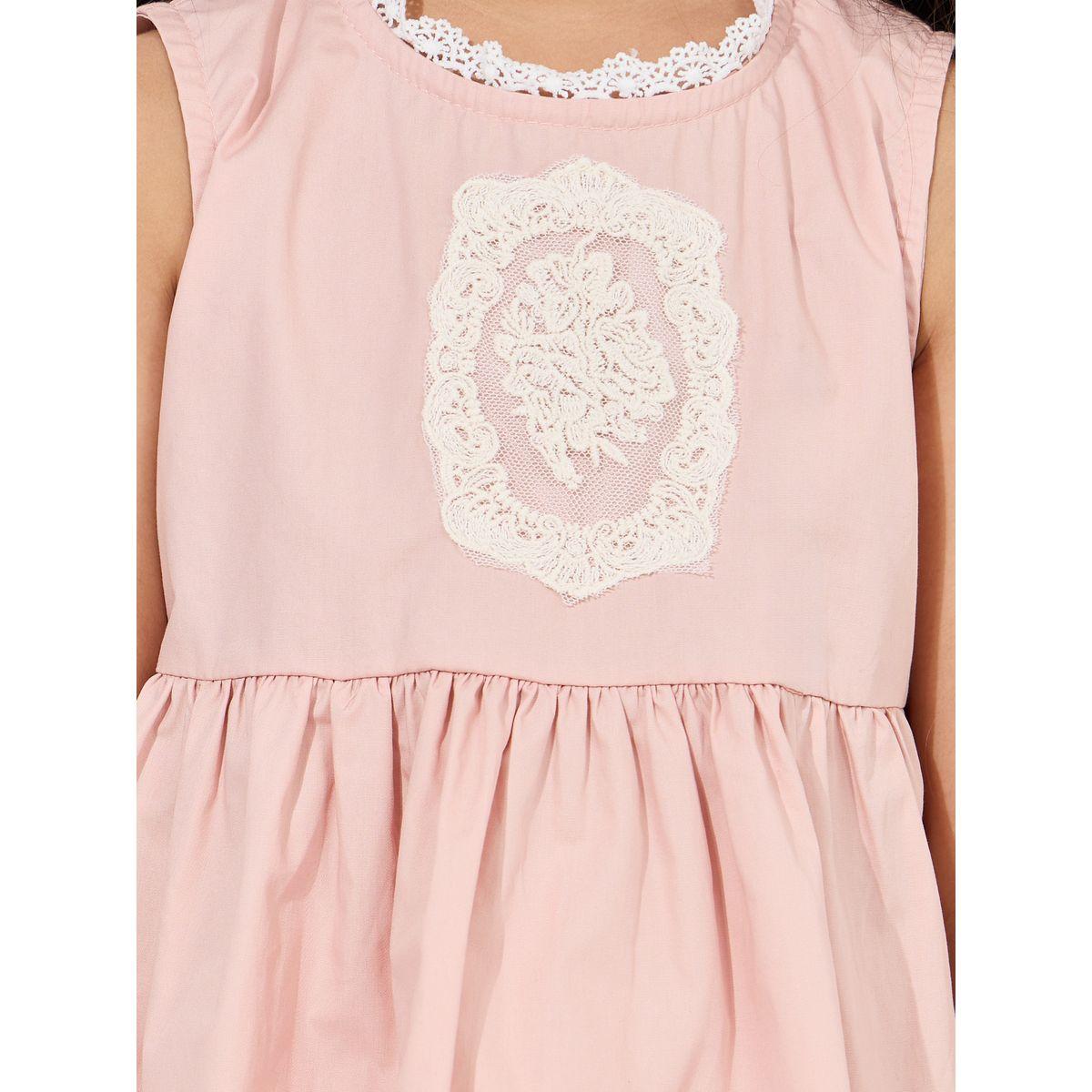 مجموعة من بنطال مع بلوزة بلا اكمام بتفاصيل مُطرّزة-girls-clothing-setsandcoords-image-3