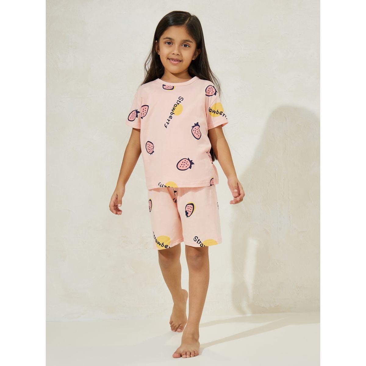 طقم بيجاما من شورت وتيشيرت بطبعة فراولة-girls-clothing-nightwear-image-1