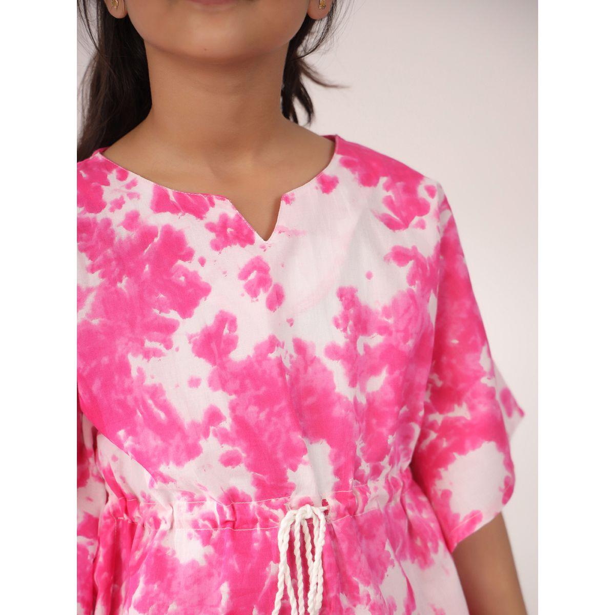 طقم من بنطال بيجاما مع بلوزة بطبعة تاي داي سانسكريتي هومز × ستايلي-girls-clothing-nightwear-image-6