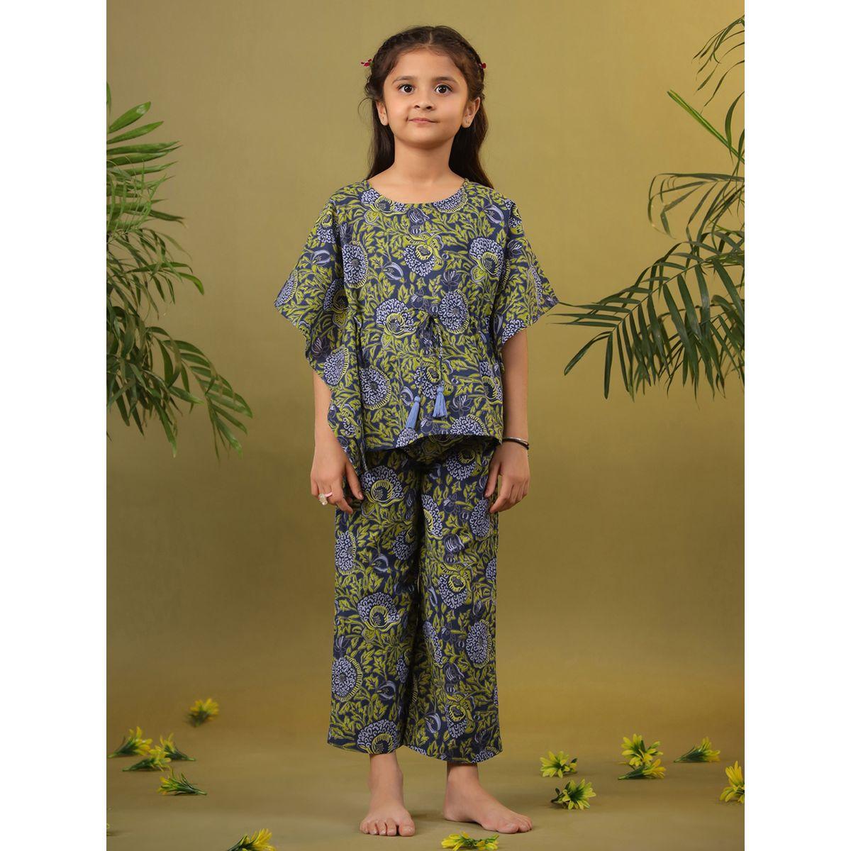 طقم من بنطال بيجاما مع بلوزة مطبعة بالكامل مع اربطة سانسكريتي هومز × ستايلي-girls-clothing-nightwear-image-2