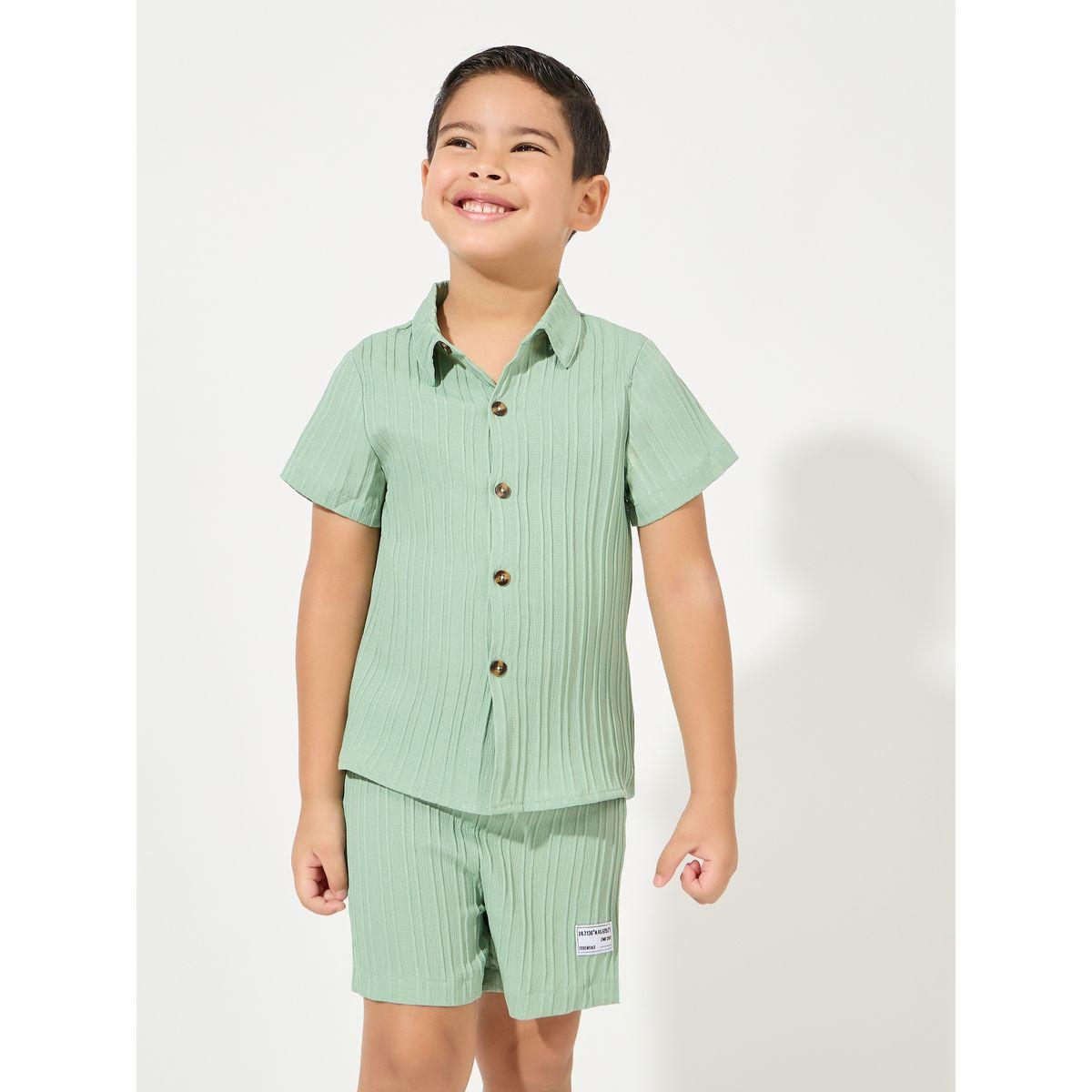 شورت مزين بشارة مع بلوزة بتفاصيل بارزة الملمس-boys-clothing-setsandcoords-image-2