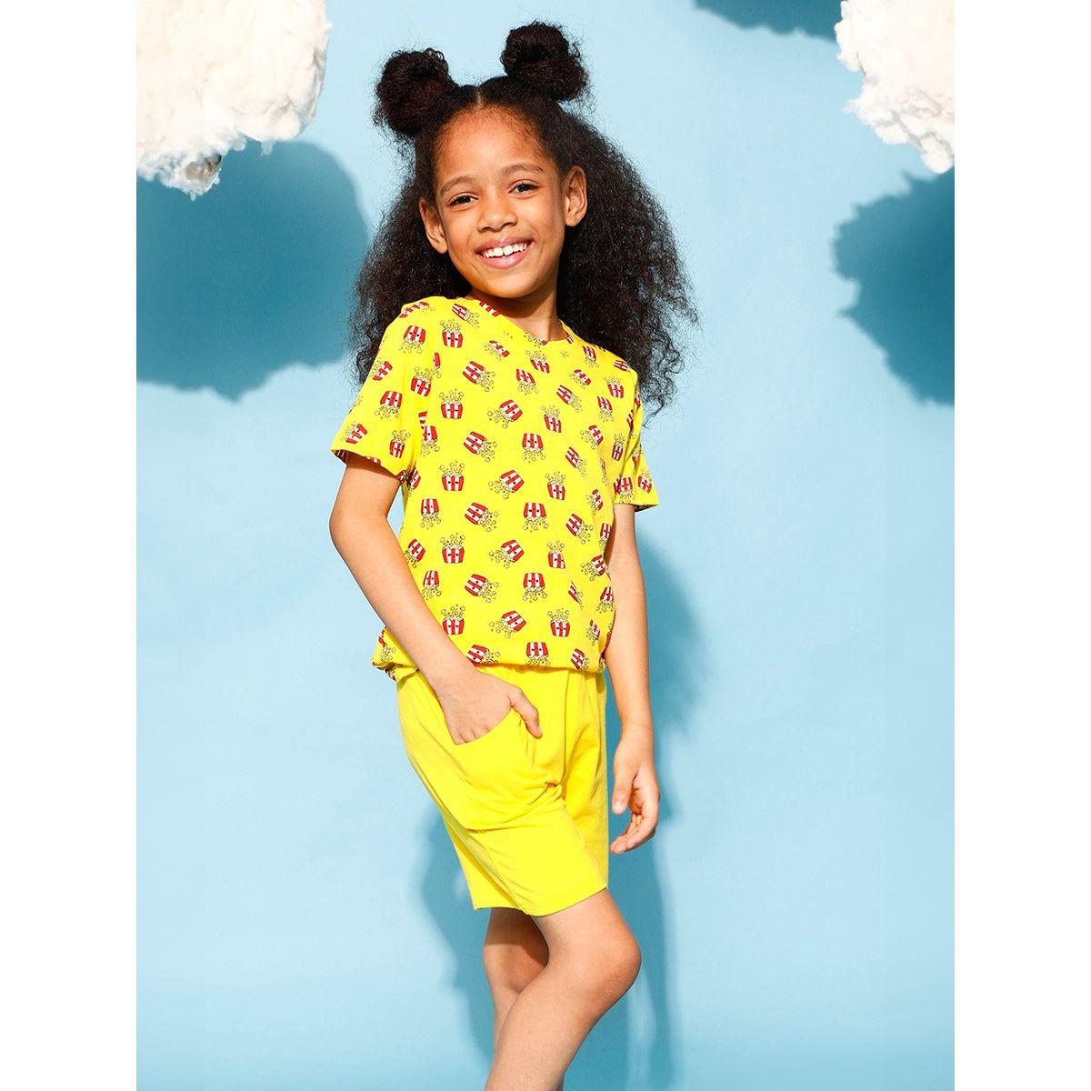 مجموعة من شورت وتيشيرت بطبعة جرافيك كلوفيا كَبس × ستايلي-girls-clothing-nightwear-image-3