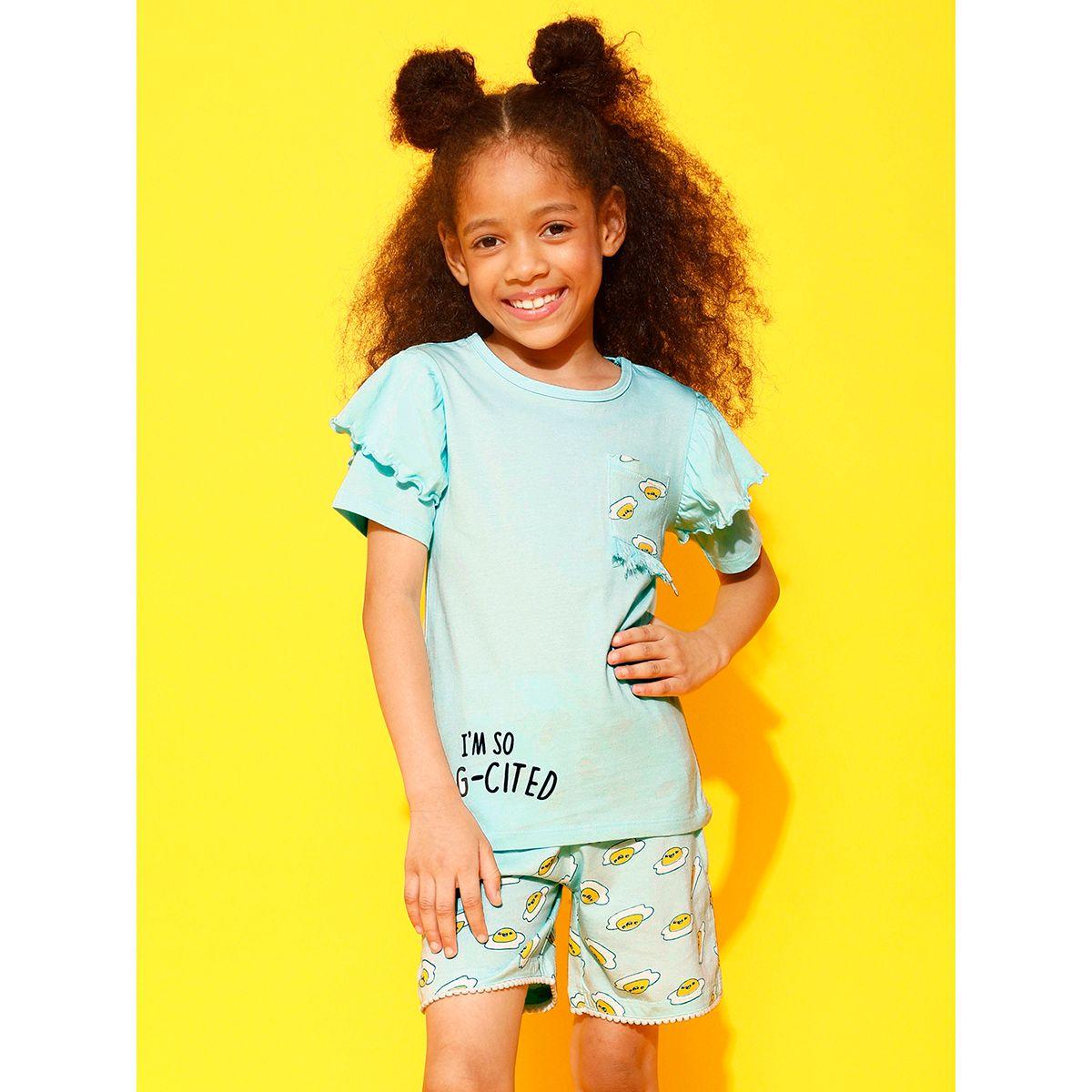 مجموعة من شورت وبلوزة بطبعة جرافيك وكشكش كلوفيا كَبس × ستايلي-girls-clothing-nightwear-image-1