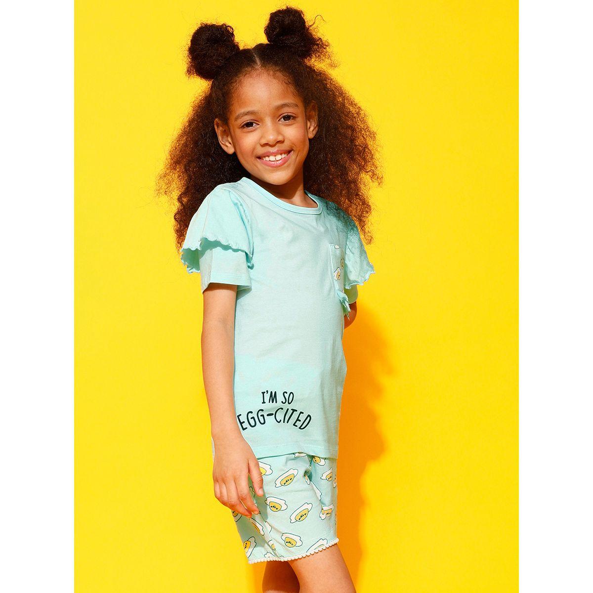 مجموعة من شورت وبلوزة بطبعة جرافيك وكشكش كلوفيا كَبس × ستايلي-girls-clothing-nightwear-image-3