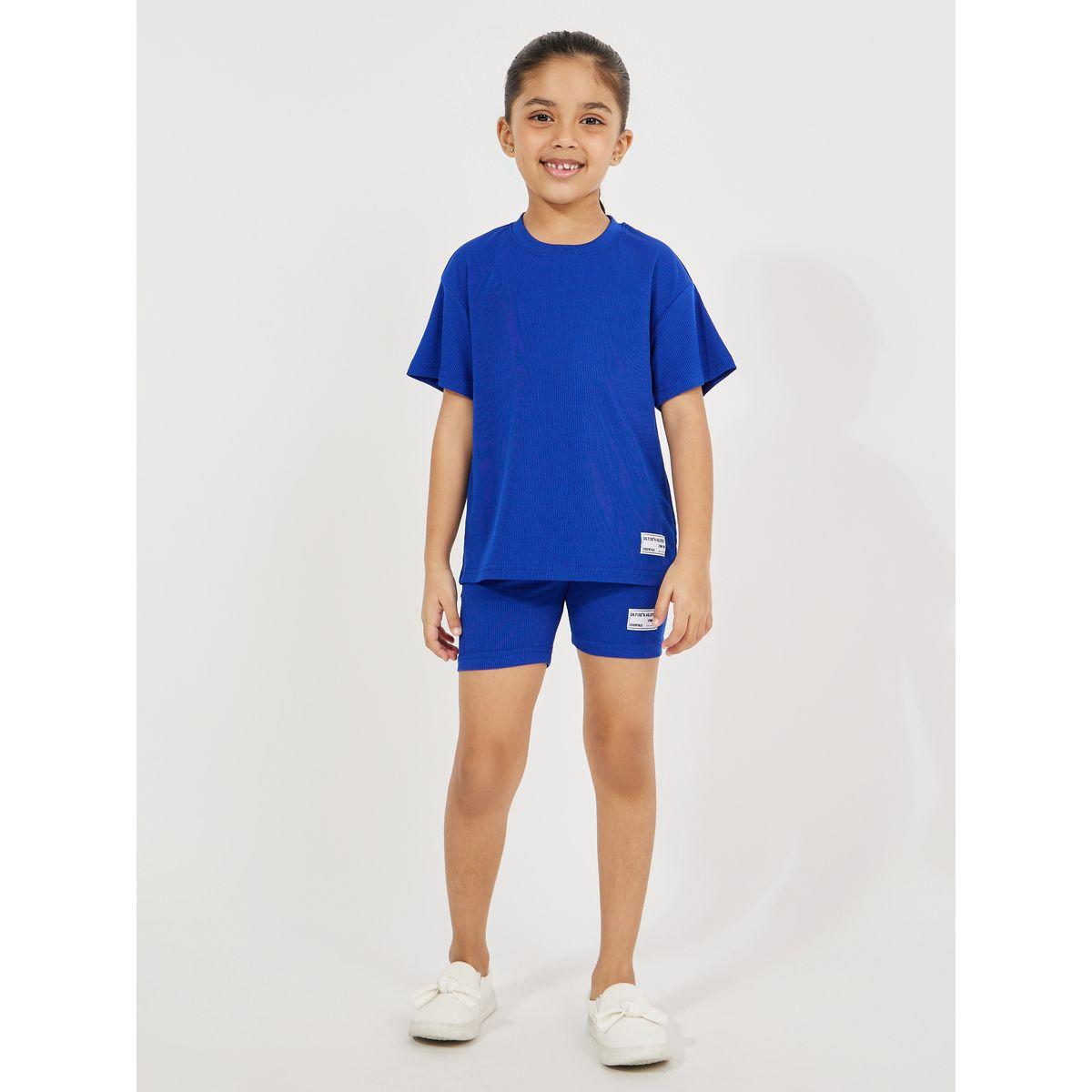 مجموعة من شورت وتيشيرت فضفاض مزين بشارة-girls-clothing-setsandcoords-image-1