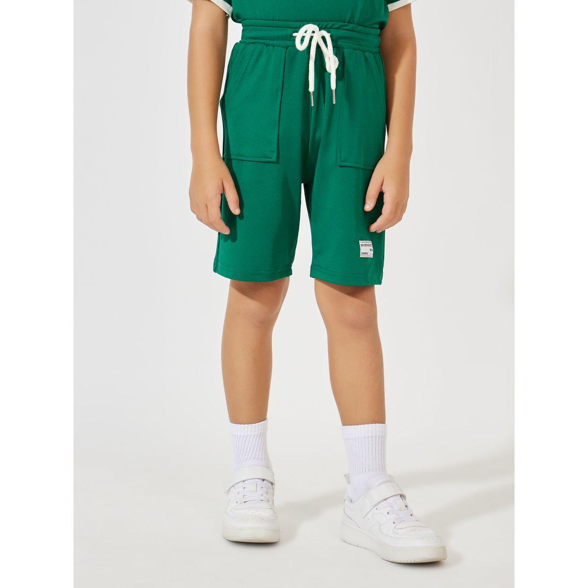 مجموعة من شورت مع تيشيرت فضفاض مزين بشارة-boys-clothing-setsandcoords-image-5