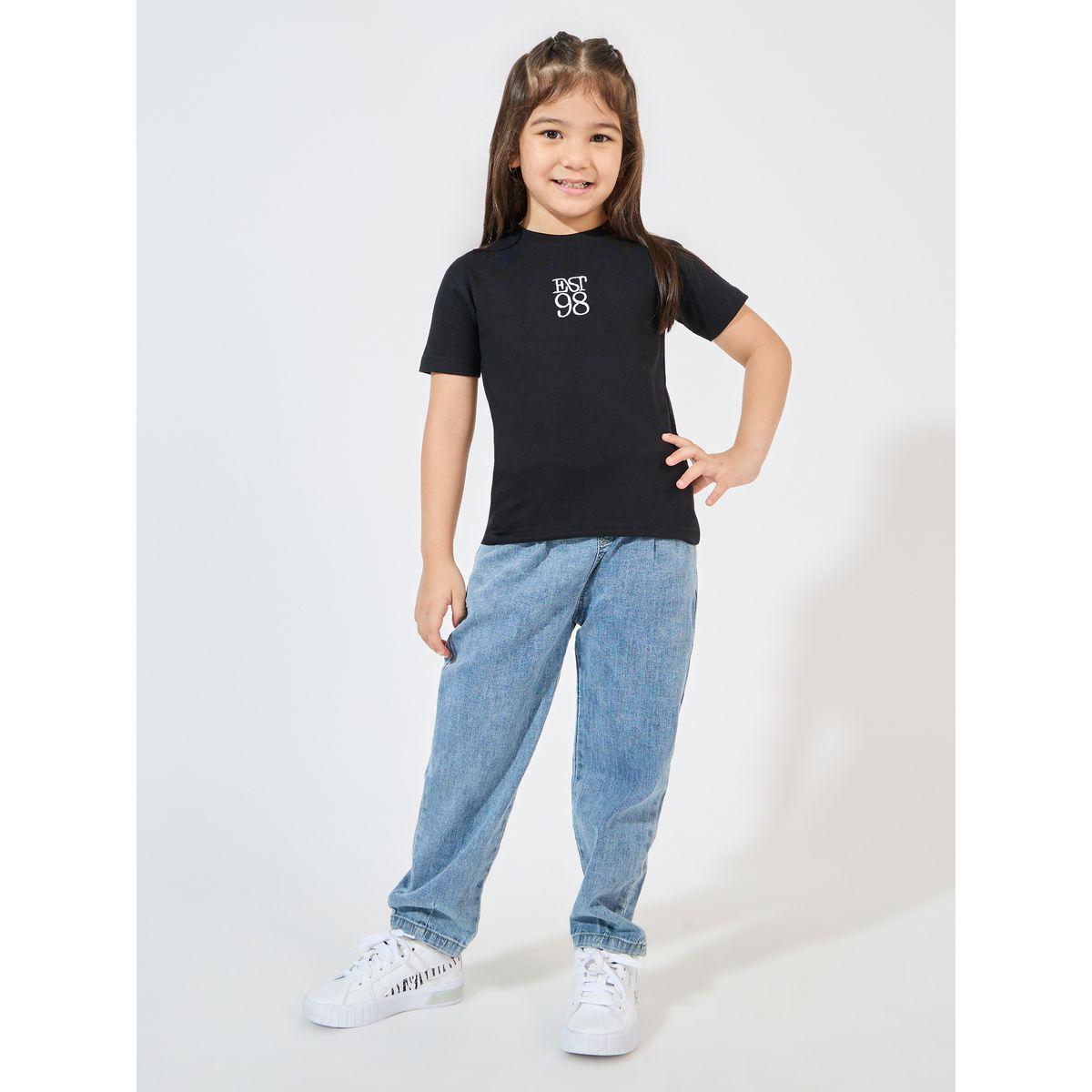 تيشيرت بتفاصيل مُطرّزة وياقة دائرية-girls-clothing-tshirts-image-2