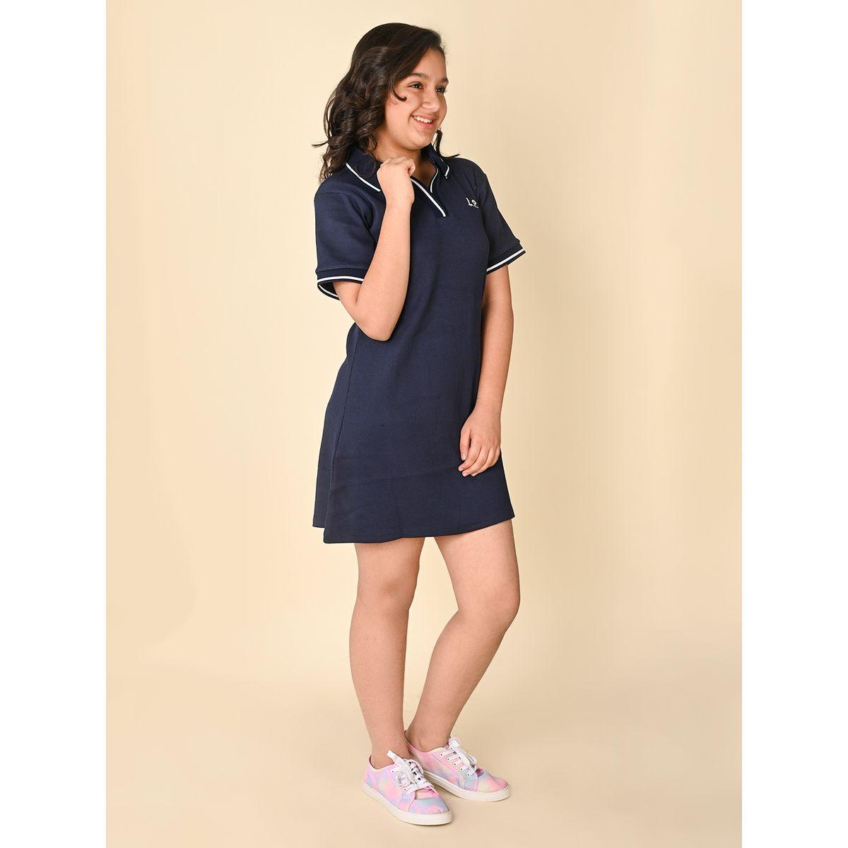 فستان بنمط تيشيرت مع ياقة بولو وشعار ليل بيكس × ستايلي-girls-clothing-dressesandjumpsuits-image-3