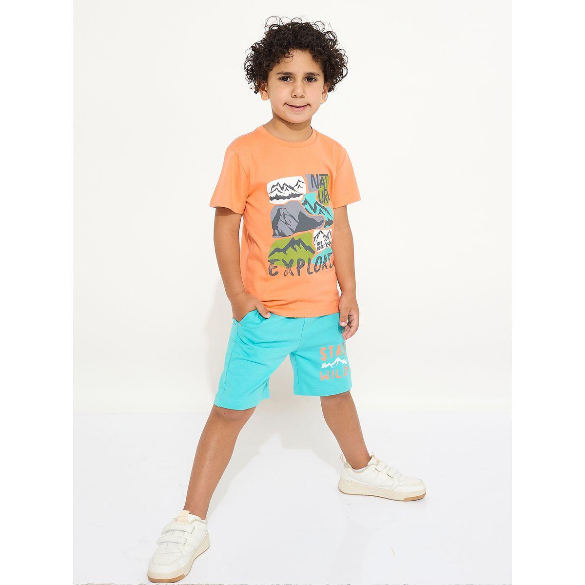 مجموعة من شورت وتيشيرت بطبعة جرافيك فيكتور آند جين × ستايلي-boys-clothing-setsandcoords-image-1