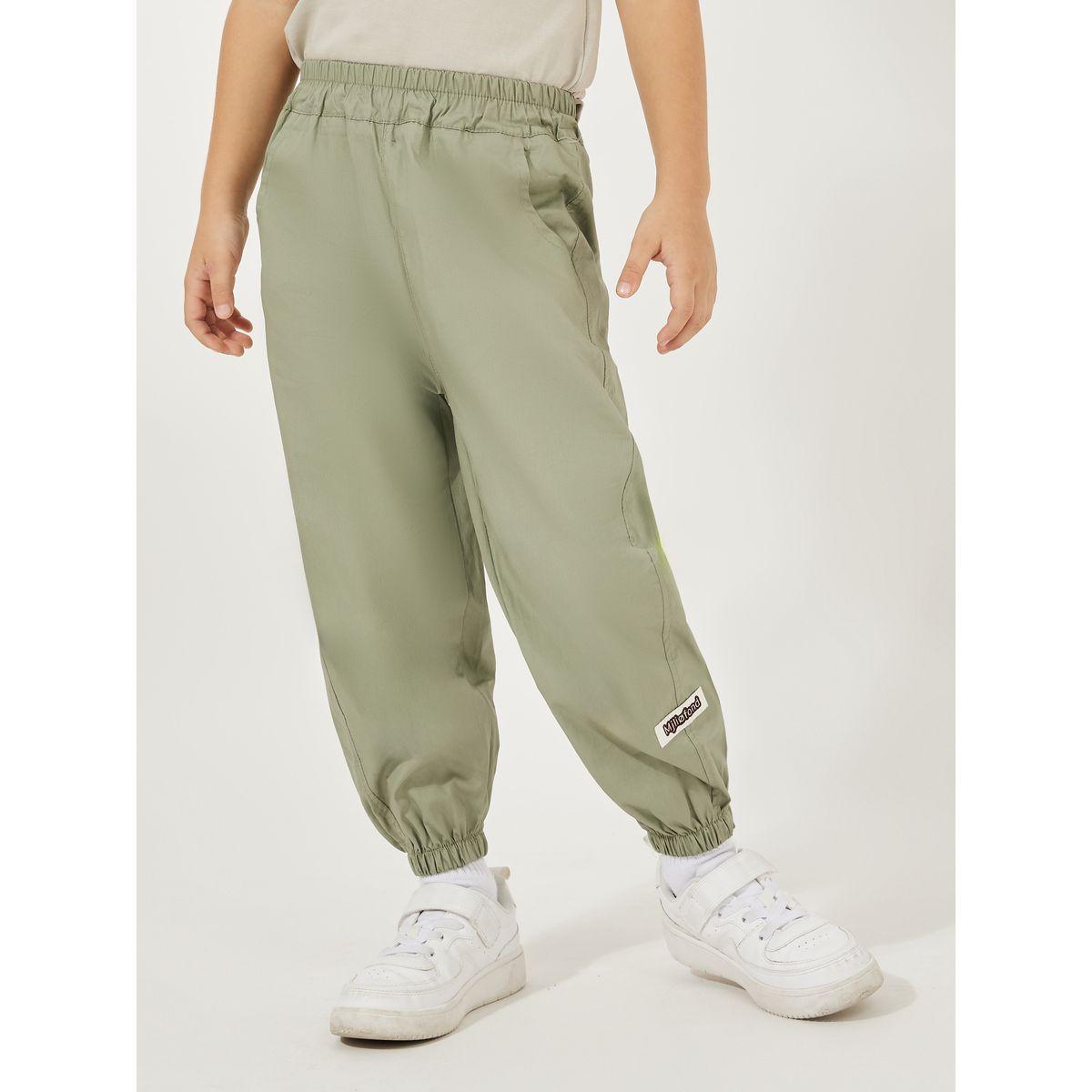 بنطال بحواف مكبلة ومزين بشارة-boys-clothing-bottoms-trousers-image-4