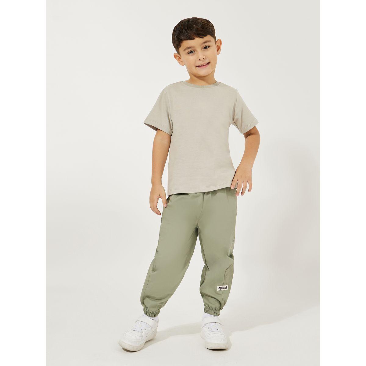 بنطال بحواف مكبلة ومزين بشارة-boys-clothing-bottoms-trousers-image-3
