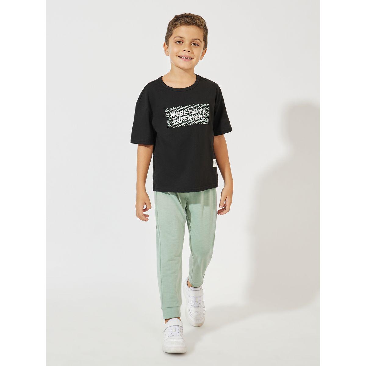 مجموعة من جوغر مع تيشيرت مطبع بكتابة-boys-clothing-setsandcoords-image-1