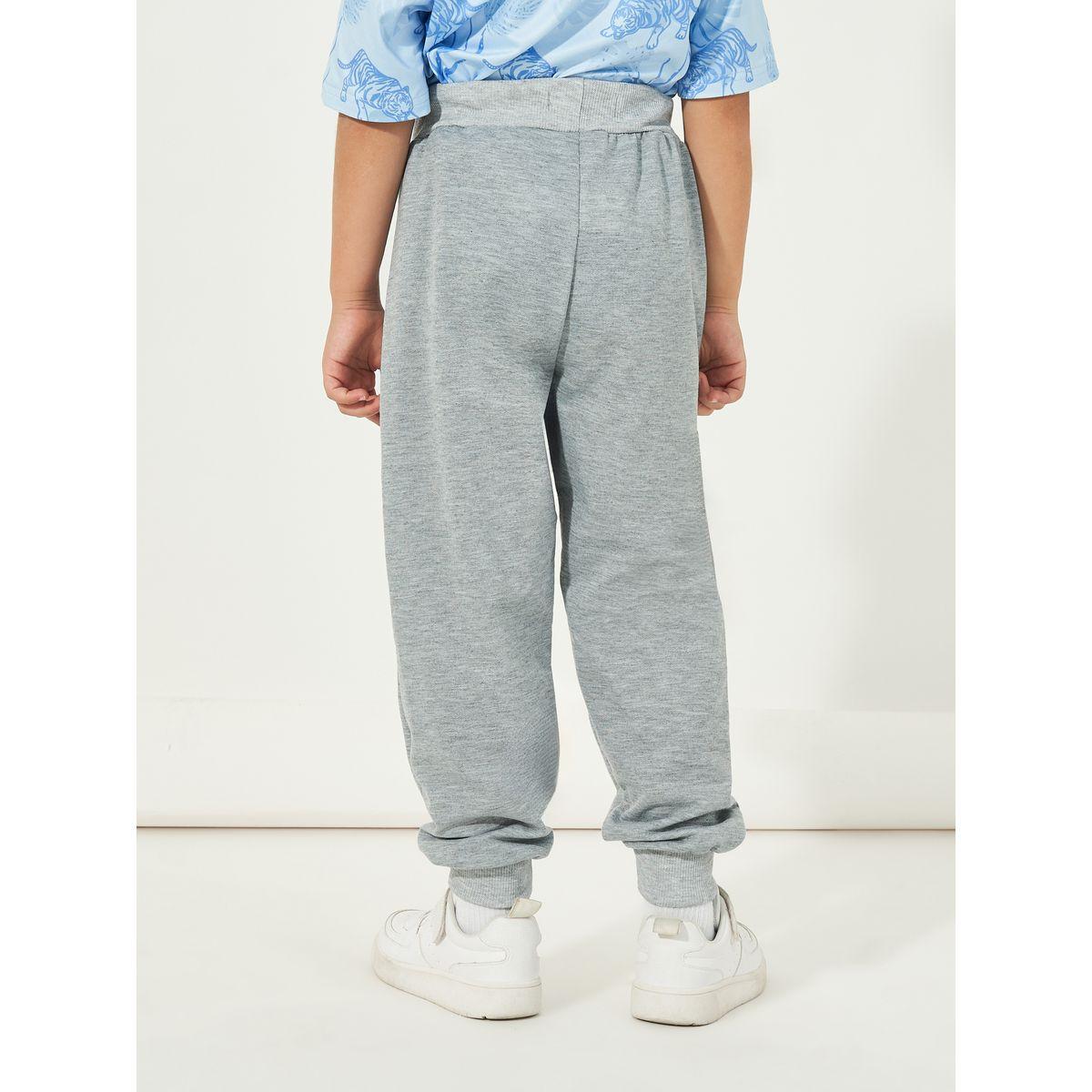 جوغر بحواف مكبلة وطبعة كتابة مع جيوب مائلة-boys-clothing-bottoms-joggersandtrackpants-image-4
