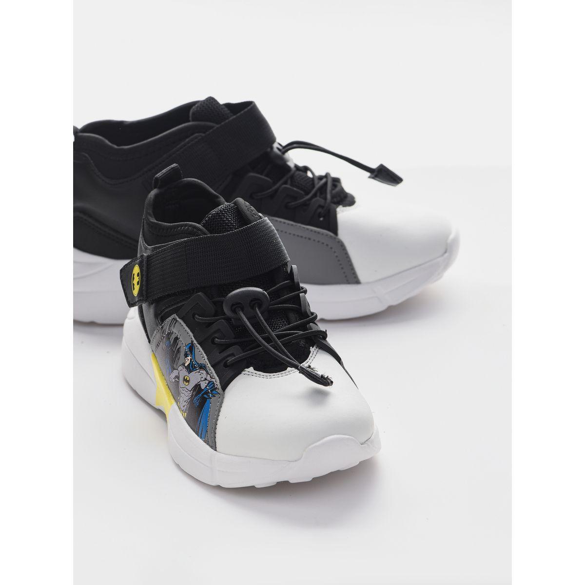 حذاء سنيكرز بطبعة وارنر برازر ورباط غلق أوربان هُول × ستايلي-boys-shoes-loafers-image-2
