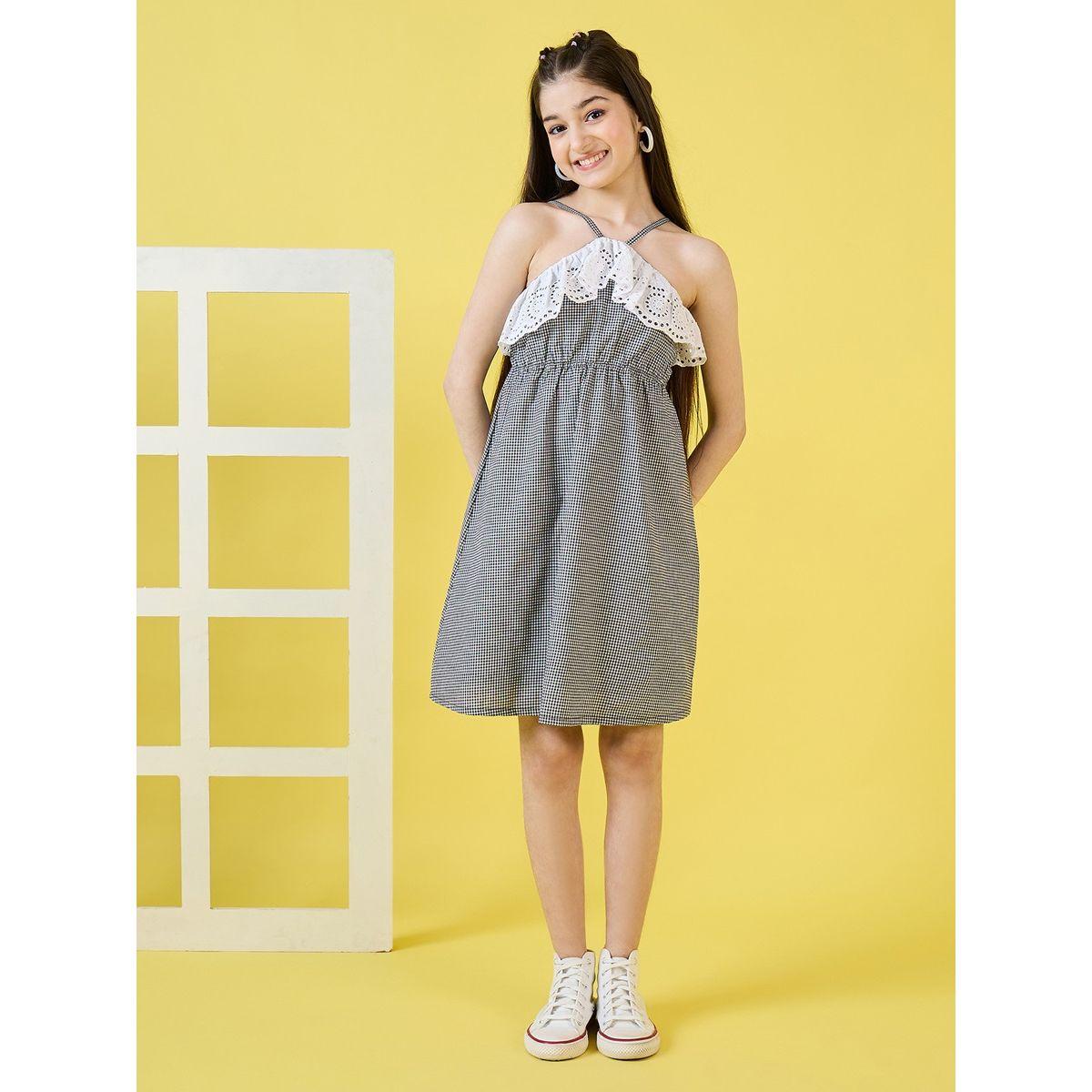 فستان كاجوال بتفاصيل مُطرّزة مع ياقة هولتر ستايلو بَج × ستايلي-girls-clothing-dressesandjumpsuits-image-1