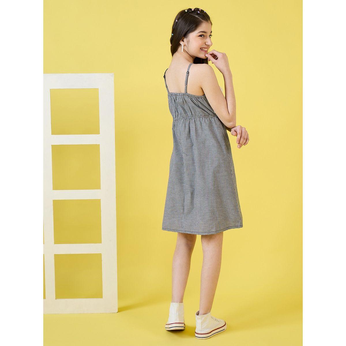 فستان كاجوال بتفاصيل مُطرّزة مع ياقة هولتر ستايلو بَج × ستايلي-girls-clothing-dressesandjumpsuits-image-4