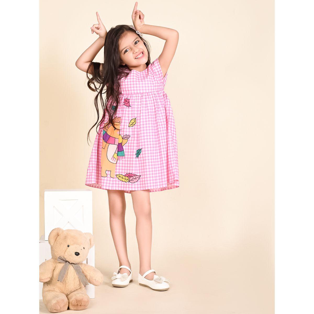 فستان مطبع بمربعات مع دب ليل بيكس × ستايلي-girls-clothing-dressesandjumpsuits-image-1
