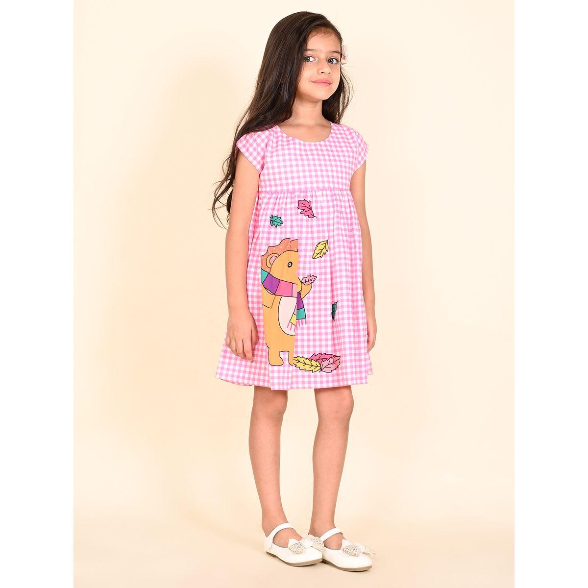 فستان مطبع بمربعات مع دب ليل بيكس × ستايلي-girls-clothing-dressesandjumpsuits-image-3