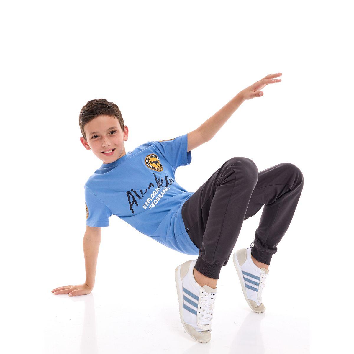 مجموعة من جوغر مع تيشيرت بتفاصيل مُطرّزة فيكتور آند جين × ستايلي-boys-clothing-setsandcoords-image-5