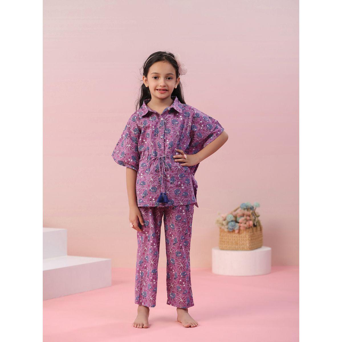 طقم من بنطال بيجاما مع قفطان مطبع بالكامل سانسكريتي هومز × ستايلي-girls-clothing-nightwear-image-1
