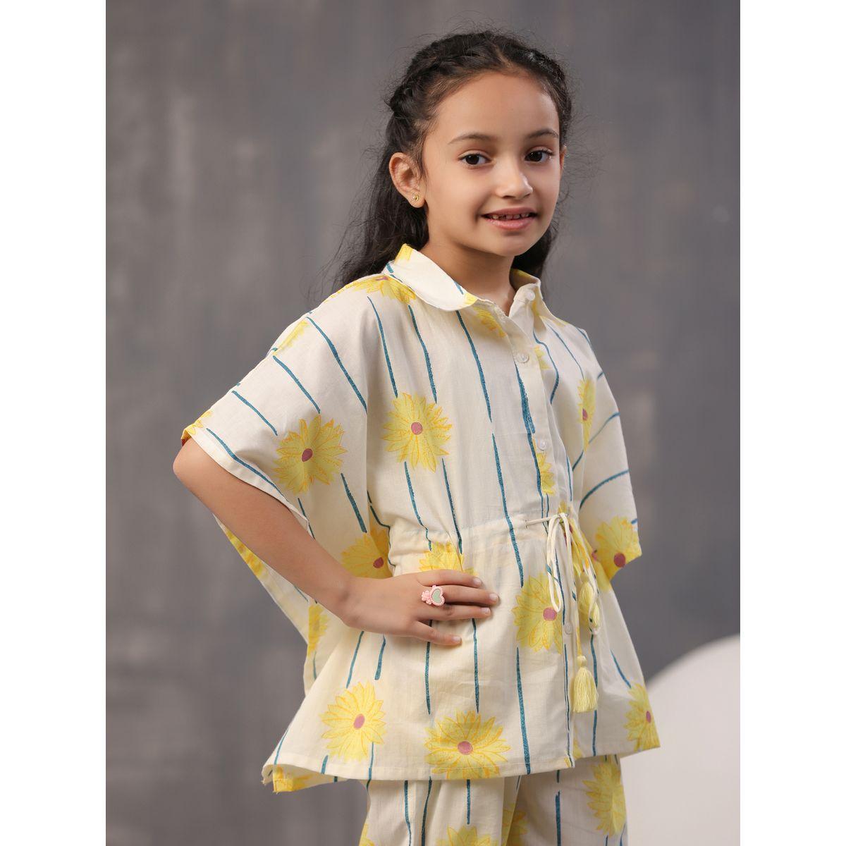طقم من بنطال بيجاما مع قفطان بطبعات زهور سانسكريتي هومز × ستايلي-girls-clothing-nightwear-image-5
